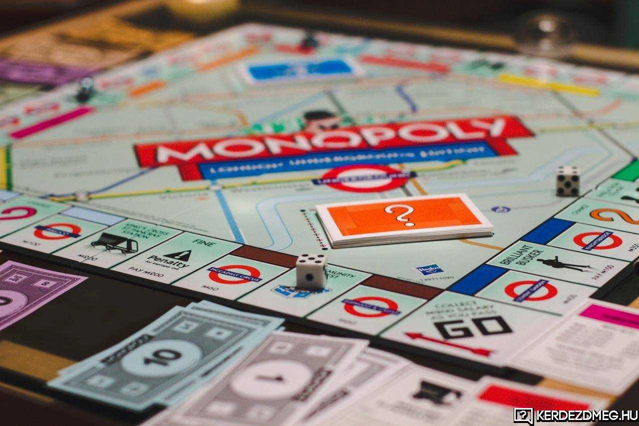 Ha szeretnéd a gyermek pénzügyi képességeit fejleszteni, akkor játssz vele Monopolyt.