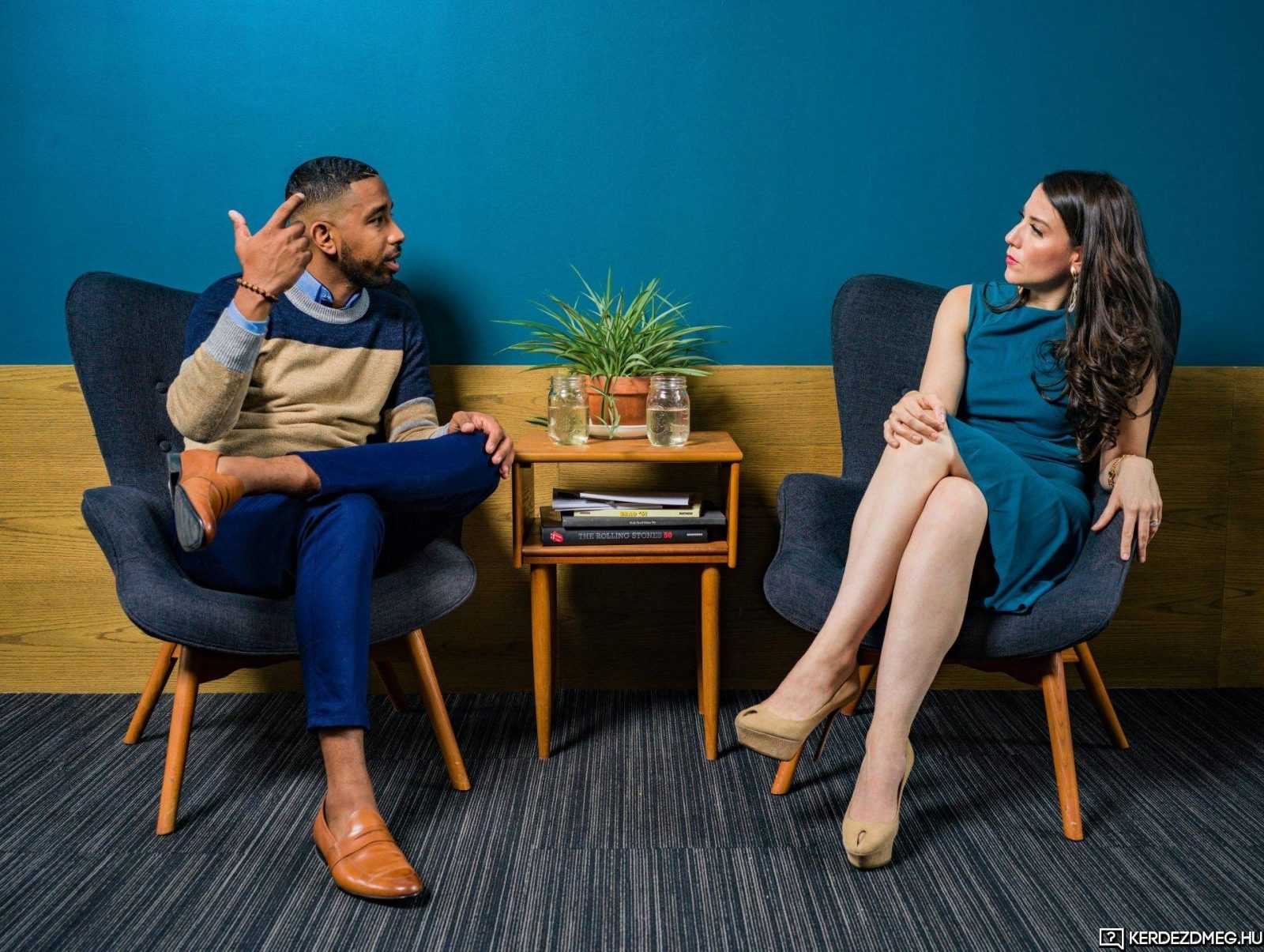 RE: Össze-vissza vagy összevissza? Hogyan írjuk helyesen?